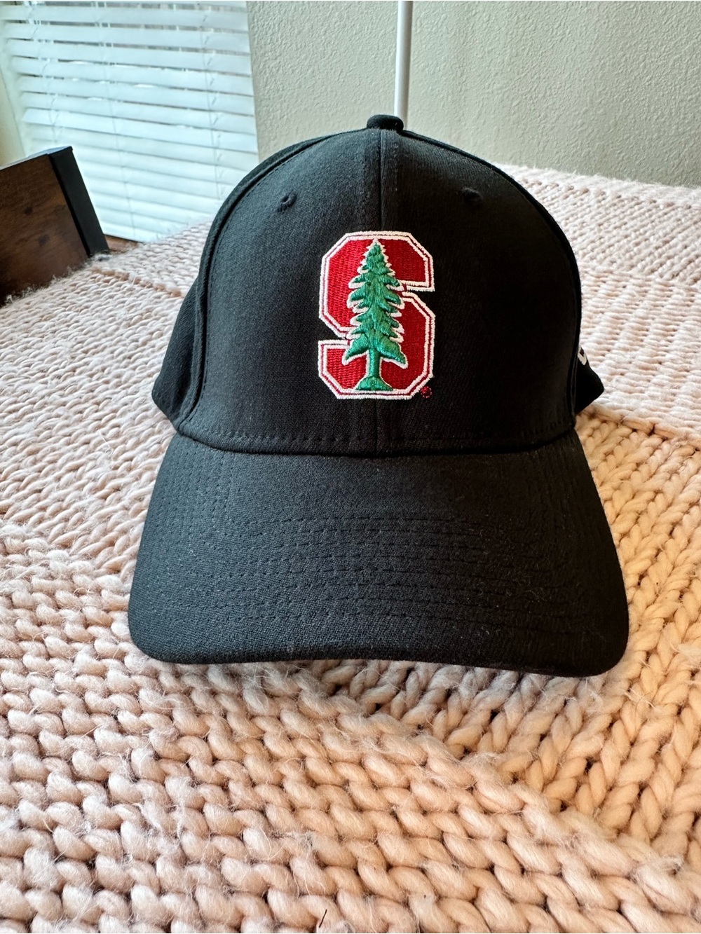 Stanford New Era 39thirty black stretch fit cap size medium - large NWOT
